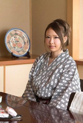 Nanako Asahina: Sexo anal con una bella mujer que luce bien con un trepidante yukata y recuerdos de viajes (10P)