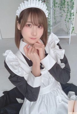 Ken (けんけん) «Cute Maid 4» expone inofensivamente medias de liga blancas (29P)