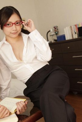 Kokoro Wato: Un tutor que no se quita las gafas aunque se quite los pantalones (27P)