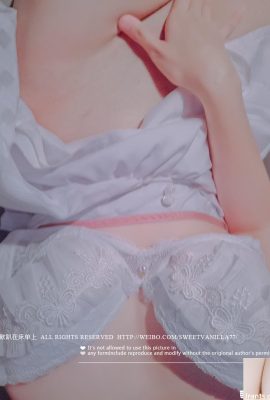 [Colección de Internet]Chica joven en Weibo se acuesta suavemente sobre las sábanas en un coche privado 2[18P]