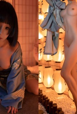 La mejor geisha luce su hermoso cuerpo y su postura es seductora (58P)
