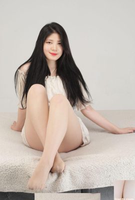Fotos de una joven modelo de belleza coreana, rubia y regordeta: Cher (41P)