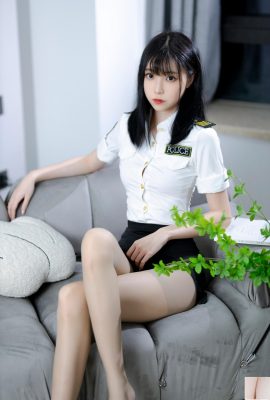 Las seductoras piernas largas de LAN «White Uniform» de Xu Lan la hacen cada vez más irritable (40P)