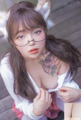Belleza coreana Jelly con orejas de zorro y colas gemelas (67P)