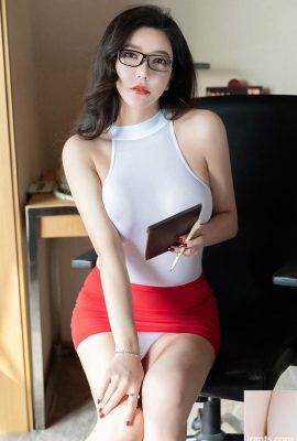 La glamorosa secretaria Xinyan de grandes pechos y culo gordo es muy seductora posando y posando (41P)