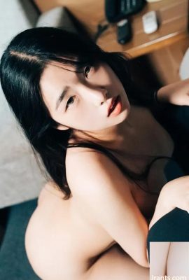 La belleza coreana SonSon interactúa íntimamente con su novio en casa (36P)