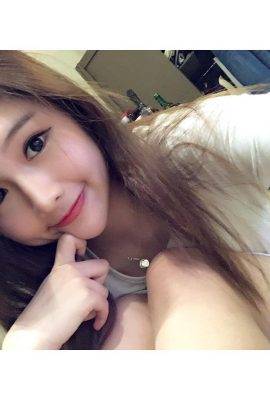 KC recomienda a la asistente más bella ~ Huang Lele bbooxlok (32P)
