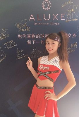 ¡Lo más destacado de las porristas de Weiquanlong! La dulce niña tiene una sonrisa encantadora y sus «piernas blancas» son tan llamativas…Ver online: Llegó la nueva temporada de fútbol (14P