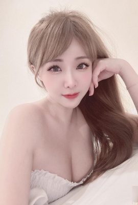 La novia «Zhang Xiaorou» con hermosos pechos es blanca y tierna, y sus ojos están llenos de llamativos surcos profundos que están a punto de estallar (10P)