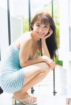 (Aima Ito) La chica más bella tiene una figura curvilínea y todos la elogian (23P)