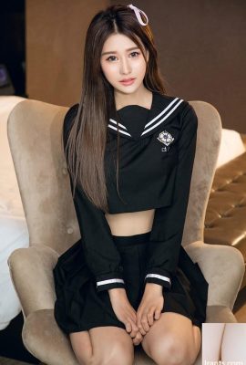 La linda colegiala Xinyi viste uniforme escolar y tiene unos pechos redondos y hermosos que quiero tocar (65P)