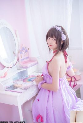 La joven modelo Sonoko muestra su figura perfecta en una encantadora foto de ella con un kimono colorido + falda de tirantes rosa en su habitación privada (32P)