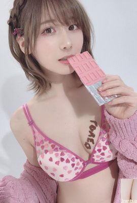 けんken (けんけん) «Ropa interior rosa + uniforme puro» El chocolate intercalando las pechugas es tan delicioso (38P)