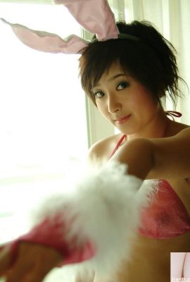 Las atrevidas y hermosas fotos de los senos de la linda doncella Jiao Jiao (25P)