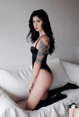 (Suicide Girls) Acuarian – Te puse un hechizo