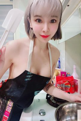 Delantal desnudo de la pequeña cocinera sexy «Arashi Ji Xiaolan» mostrando los senos laterales (10P)