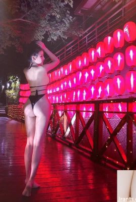 La modelo Huo Xuan trabaja como cocinera con pantalones cortos súper cortos y expone sus nalgas mientras cocina (27P)