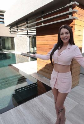 Agente de bienes raíces muestra a Gabbie Carter – Sexy Real Estate