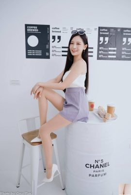 (Capítulo adicional sobre piernas hermosas) La bella modelo de piernas largas Xu Huiling, falda corta sexy, tacones altos y piernas hermosas (115P)