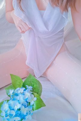 (Colección de Internet) Joven celebridad de Internet yace suavemente sobre las sábanas – Belleza en flores (28P)