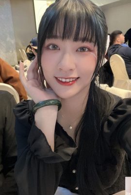 ¡La linda youtuber «Qiuqiu MiKa» tiene unas nalgas redondas y hermosas que son tan afiladas! La imagen llama la atención (10P)