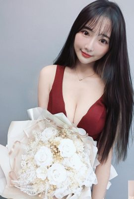 La joven de piel clara «Mita Yingchen» tiene unos pechos preciosos y una sonrisa que encanta a la gente (10P)