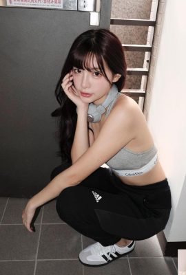 La linda chica de piernas largas «Lee Eun-fei» tiene un rostro delicado que derrota por completo sus curvas perfectas y se hunde inconscientemente (10P)