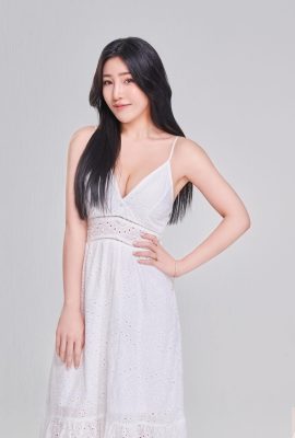 La chica sexy «Xu Wei'an» tiene un temperamento hermoso que nadie puede bloquear y el volumen de sus senos es demasiado poderoso (10P)
