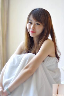(Serie de modelos chinos) La belleza y la sesión de fotos de desnudos a gran escala de la modelo desnuda blanca y tierna Momo (100P)