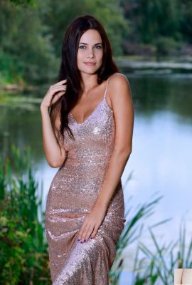 Martina Mink – Vestido en la naturaleza (120P)