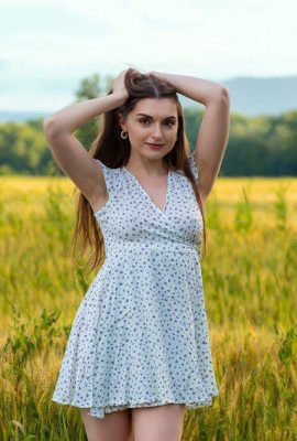 (Femjoy) 17 de agosto de 2024 – Julia K – En el campo (80P)