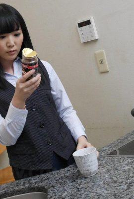 La linda oficinista japonesa Yui Watanabe recibe una corrida interna de su colega (21P)