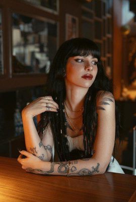 (Suicide Girls) 11 de septiembre de 2024 – Alyblackkk – Teoría híbrida (48P)