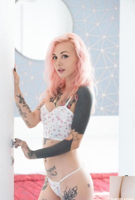 (Suicide Girls) 29 de agosto de 2022 – Ninaq – Dualidad (58P)