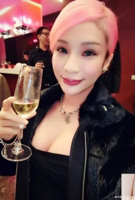 La «diosa de Guoguang» Nana Liang Liang Yunfei publicó «pechos grandes y fotos abultadas» a altas horas de la noche, lo que provocó que los internautas sufrieran insomnio (40P)