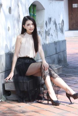 (Capítulo adicional sobre piernas hermosas) La bella modelo de piernas largas Lin Yihan tiene hermosas piernas con un vestido de encaje transparente con tacones altos (63P)