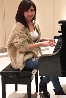 La presentadora de Universal News D-cup Xiao Suitang ~ Huang Ruowei ~ toca el piano sexy pero todos solo prestan atención a su buena figura (39P)