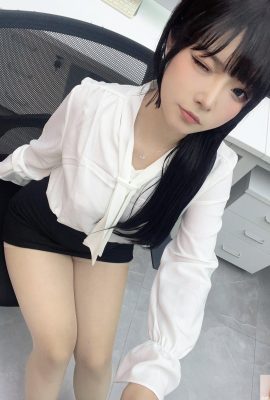 La considerada secretaria de Yuuhui Yuchao (37P)