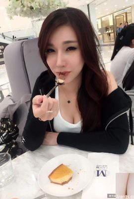 Cariño ~ Zhang Xiaoyu ~ escotado comiendo pastel y revelando un ritmo profundo (27P