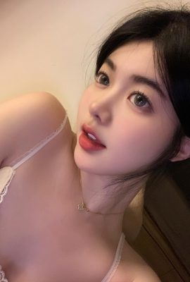 La modelo más sexy «Yixin YiXin» expuso sus pechos blancos y tiernos e hizo que el público perdiera el control (42P)