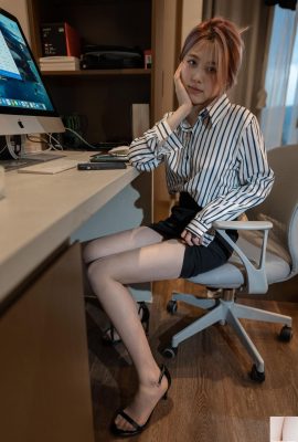 ISS-Estudiante universitario linda chica (35P)