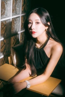 La elegante y hermosa chica «Wu Jian» es tan seductora que nadie puede resistirse a ella (27P)