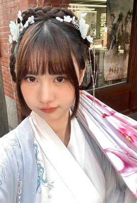 (刭外8 Jiaying) Su pequeño rostro irradia una atmósfera juvenil (24P)