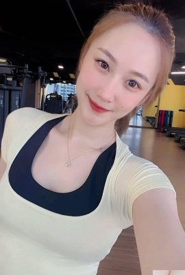 La postura es demasiado tentadora «Qi Min» combina figura caliente y temperamento elegante (31p)