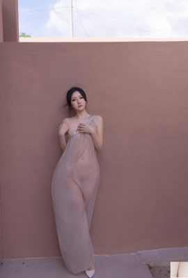 Foto de mujer de caviar Fish Strapbreasted Reed (101p)