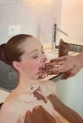 El desayuno de chocolate para niños con pechos grandes es tan dulce (36p)