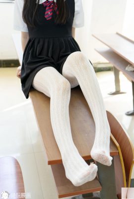 (Conejo juega con películas) – Little Lace White Sockings (40p)