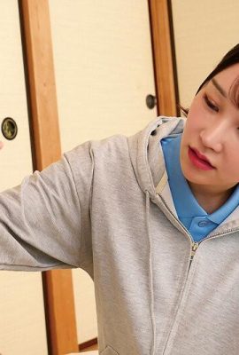 Ashina Honoka: Una enfermera visitante que inconscientemente seduce su gran trasero (21p)