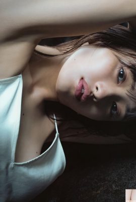 (Miyin Mukai) Una falta de pechos leves y curvas ligeramente expuestas (25p)