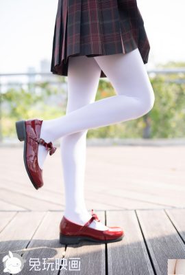 (Rabbit juega con películas) – zapatos de bolso rojo para falda escocesa (40p)